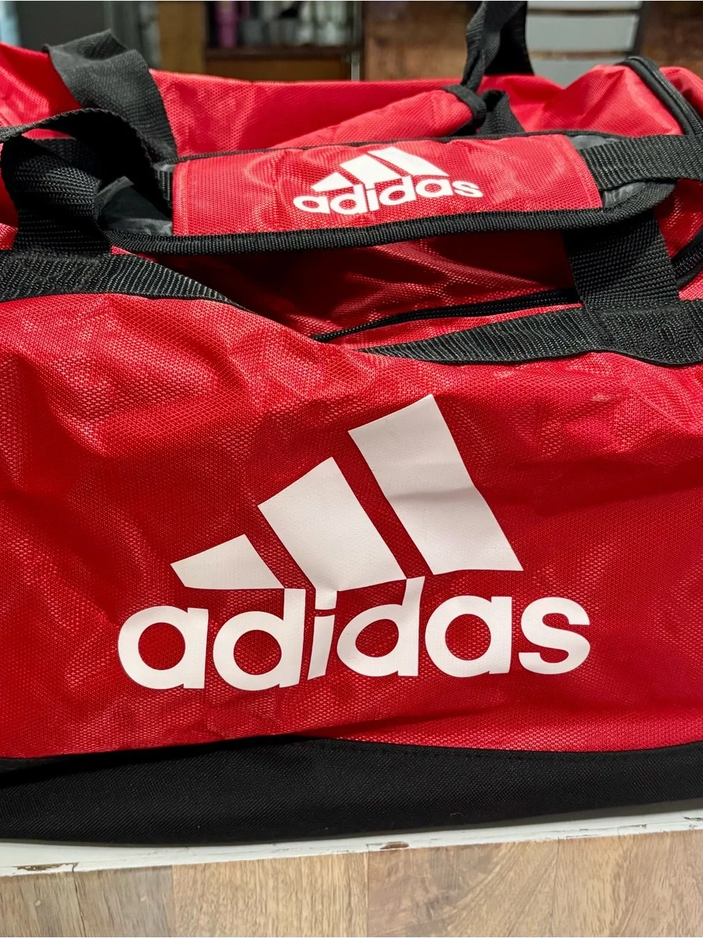 DEFENDER DUFFEL BAG MEDIUM An adidas duffel bag made for team players.